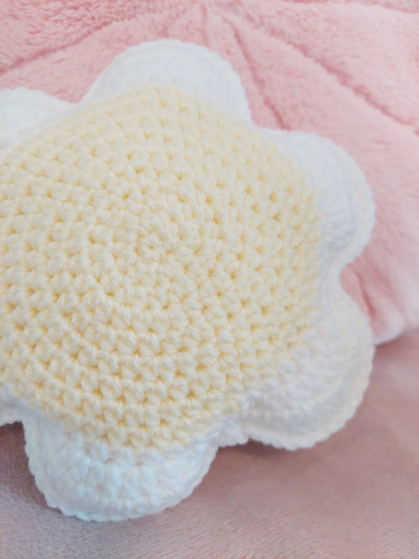 White Daisy Pillow
