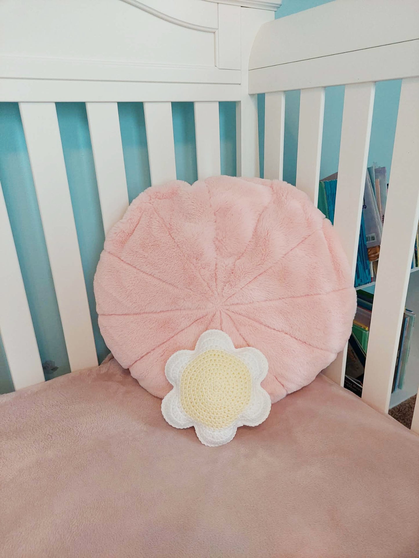 White Daisy Pillow